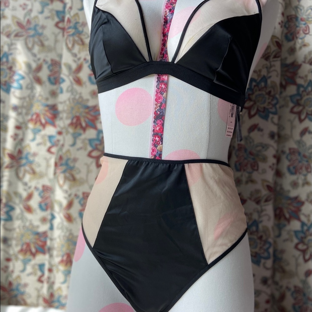 Victoria’s Secret Dragon Luxe set